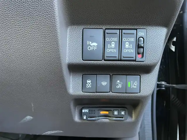 ホンダ フリード ハイブリット G ホンダセンシング 宮城県 2018(平30)年 4.5万km プレミアムスパークルブラックパール ４ＷＤ　/両側パワースライドドア　/3列シート６人乗り　/ワンオーナー（保証書・取扱説明書）/フィリップダウンモニター　ALPINE/社外ナビ/　CD/DVD　フルセグテレビ　Bluetooth　FM/AM/前後ドラレコ　/ＥＴＣ　/ホンダセンシング　/　コーナーセンサー　追突軽減システム　レーンアシスト　/　横滑り防止/プッシュスタート/スペアキー　　エンジンスタータ/シートヒーター/ウォークスルー/社外フロアマット/オートライト/純正スチールホイールサマータイヤ積載