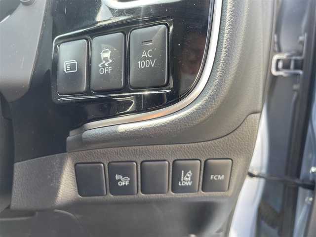 三菱 アウトランダー ＰＨＥＶ G セーフティパッケージ 神奈川県 2013(平25)年 1.5万km テクニカルシルバーメタリック ワンオーナー/社外ナビ/・ワンセグTV/・SD/DVD/BT/充電ケーブル有/衝突被害軽減ブレーキシステム/レーダークルーズコントロールシステム/車線逸脱警報システム/デジタルルームミラー/4WD/ETC/バックカメラ/フォグライト/社外シートヒーター(D席＋N席)/寒冷地仕様車/スマートキー×2/取扱説明書/整備手帳