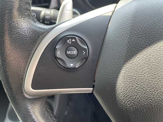 三菱 アウトランダー ＰＨＥＶ G セーフティパッケージ 神奈川県 2013(平25)年 1.5万km テクニカルシルバーメタリック ワンオーナー/社外ナビ/・ワンセグTV/・SD/DVD/BT/充電ケーブル有/衝突被害軽減ブレーキシステム/レーダークルーズコントロールシステム/車線逸脱警報システム/デジタルルームミラー/4WD/ETC/バックカメラ/フォグライト/社外シートヒーター(D席＋N席)/寒冷地仕様車/スマートキー×2/取扱説明書/整備手帳