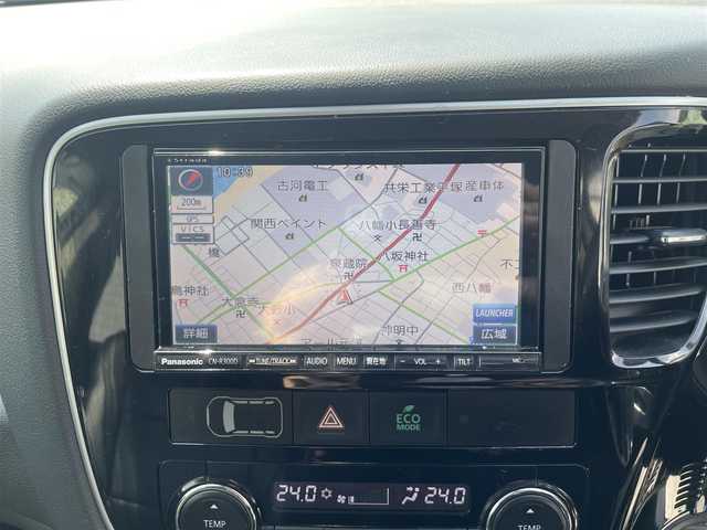 三菱 アウトランダー ＰＨＥＶ G セーフティパッケージ 神奈川県 2013(平25)年 1.5万km テクニカルシルバーメタリック ワンオーナー/社外ナビ/・ワンセグTV/・SD/DVD/BT/充電ケーブル有/衝突被害軽減ブレーキシステム/レーダークルーズコントロールシステム/車線逸脱警報システム/デジタルルームミラー/4WD/ETC/バックカメラ/フォグライト/社外シートヒーター(D席＋N席)/寒冷地仕様車/スマートキー×2/取扱説明書/整備手帳