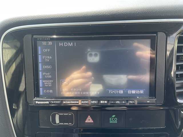 三菱 アウトランダー ＰＨＥＶ G セーフティパッケージ 神奈川県 2013(平25)年 1.5万km テクニカルシルバーメタリック ワンオーナー/社外ナビ/・ワンセグTV/・SD/DVD/BT/充電ケーブル有/衝突被害軽減ブレーキシステム/レーダークルーズコントロールシステム/車線逸脱警報システム/デジタルルームミラー/4WD/ETC/バックカメラ/フォグライト/社外シートヒーター(D席＋N席)/寒冷地仕様車/スマートキー×2/取扱説明書/整備手帳
