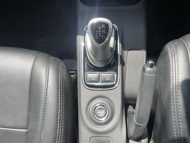 三菱 アウトランダー ＰＨＥＶ G セーフティパッケージ 神奈川県 2013(平25)年 1.5万km テクニカルシルバーメタリック ワンオーナー/社外ナビ/・ワンセグTV/・SD/DVD/BT/充電ケーブル有/衝突被害軽減ブレーキシステム/レーダークルーズコントロールシステム/車線逸脱警報システム/デジタルルームミラー/4WD/ETC/バックカメラ/フォグライト/社外シートヒーター(D席＋N席)/寒冷地仕様車/スマートキー×2/取扱説明書/整備手帳