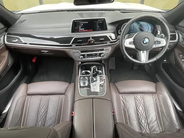 ＢＭＷ ７４０ｄ xDrive Mスポーツ 石川県 2018(平30)年 6.5万km パール リアコンフォートパッケージ/4WD/エアサスペンション/純正20incAW/リアエンタテイメントシステム/純正メモリナビ/バック/フロント/サイド/全方位カメラ/フルセグTV/Bluetooth/CD/DVD/USB/Harman Kardonプレミアムサウンド/衝突軽減ブレーキ/ブラインドスポットモニター/オートクルーズコントロール/オートライト/オートマチックハイビーム/LEDヘッドライト/茶革シート/パワーシート(全席)/シートヒーター(全席)/ベンチレーション(全席)/ステアリングヒーター/ガラスサンルーフ/イージークローザードア/ビルトインETC(ミラー一体型)