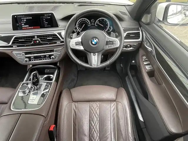 ＢＭＷ ７４０ｄ xDrive Mスポーツ 石川県 2018(平30)年 6.5万km パール リアコンフォートパッケージ/4WD/エアサスペンション/純正20incAW/リアエンタテイメントシステム/純正メモリナビ/バック/フロント/サイド/全方位カメラ/フルセグTV/Bluetooth/CD/DVD/USB/Harman Kardonプレミアムサウンド/衝突軽減ブレーキ/ブラインドスポットモニター/オートクルーズコントロール/オートライト/オートマチックハイビーム/LEDヘッドライト/茶革シート/パワーシート(全席)/シートヒーター(全席)/ベンチレーション(全席)/ステアリングヒーター/ガラスサンルーフ/イージークローザードア/ビルトインETC(ミラー一体型)