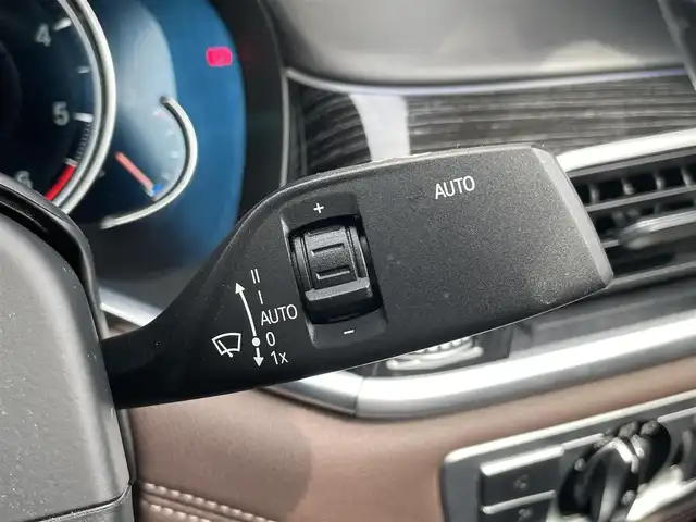ＢＭＷ ７４０ｄ xDrive Mスポーツ 石川県 2018(平30)年 6.5万km パール リアコンフォートパッケージ/4WD/エアサスペンション/純正20incAW/リアエンタテイメントシステム/純正メモリナビ/バック/フロント/サイド/全方位カメラ/フルセグTV/Bluetooth/CD/DVD/USB/Harman Kardonプレミアムサウンド/衝突軽減ブレーキ/ブラインドスポットモニター/オートクルーズコントロール/オートライト/オートマチックハイビーム/LEDヘッドライト/茶革シート/パワーシート(全席)/シートヒーター(全席)/ベンチレーション(全席)/ステアリングヒーター/ガラスサンルーフ/イージークローザードア/ビルトインETC(ミラー一体型)