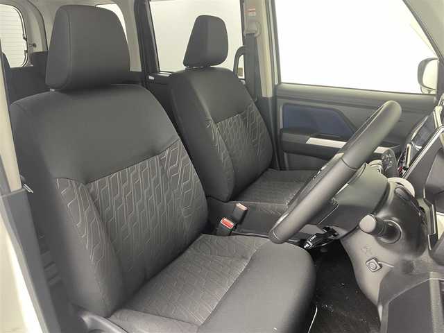 トヨタ ルーミー カスタムG－T 埼玉県 2019(令1)年 5.5万km パールホワイトⅢ 純正9インチナビ　NSZT-Y68T/(Bluetooth/USB/HDMI/CD/DVD/AM/FM)/地デジフルセグ/バックカメラ/フルエアロ/前後ドライブレコーダー/ETC/クルーズコントロール/オートマチックハイビーム/衝突軽減ブレーキ/クリアランスソナー/ドライブモードセレクト/両側パワースライドドア/プッシュスタート/ステアリングリモコン/ロールサンシェード/ウィンカーミラー/電動格納ミラー/サイドアンダーミラー/フロントフォグランプ/純正フロアマット/純正ドアバイザー/純正15インチアルミホイール