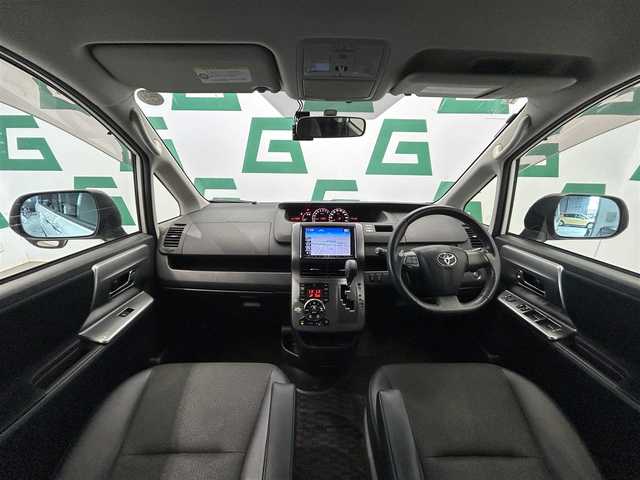 トヨタ ヴォクシー ZS 煌Z 鹿児島県 2013(平25)年 11.7万km ホワイトパールクリスタルシャイン アルパインナビ/(フルセグ/Bluetooth/DVD/CD)/前後ドライブレコーダー/後席モニター/バックカメラ/ＥＴＣ/両側パワースライドドア/純正アルミホイール/純正フロアマット/フロントフォグランプ/ドアバイザー/スマートキー/プッシュスタート