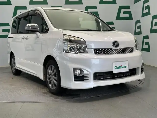 トヨタ ヴォクシー ZS 煌Z 鹿児島県 2013(平25)年 11.7万km ホワイトパールクリスタルシャイン アルパインナビ/(フルセグ/Bluetooth/DVD/CD)/前後ドライブレコーダー/後席モニター/バックカメラ/ＥＴＣ/両側パワースライドドア/純正アルミホイール/純正フロアマット/フロントフォグランプ/ドアバイザー/スマートキー/プッシュスタート