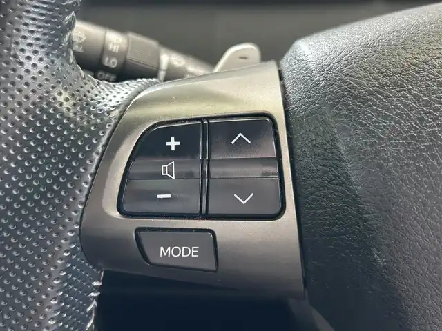 トヨタ ヴォクシー ZS 煌Z 鹿児島県 2013(平25)年 11.7万km ホワイトパールクリスタルシャイン アルパインナビ/(フルセグ/Bluetooth/DVD/CD)/前後ドライブレコーダー/後席モニター/バックカメラ/ＥＴＣ/両側パワースライドドア/純正アルミホイール/純正フロアマット/フロントフォグランプ/ドアバイザー/スマートキー/プッシュスタート