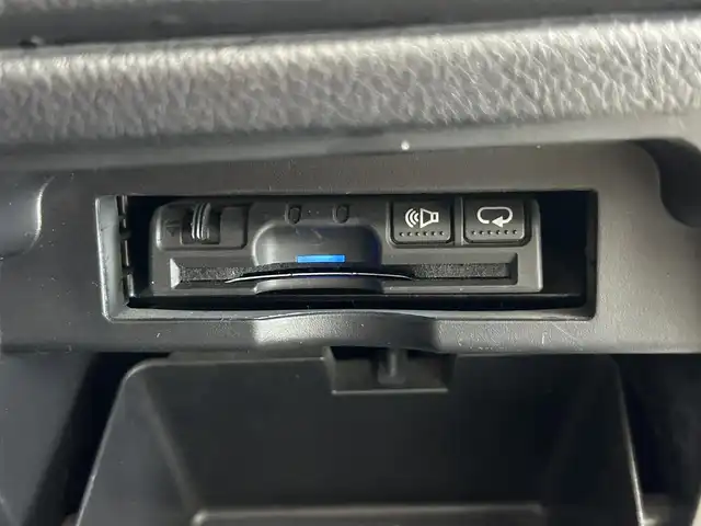 トヨタ ヴォクシー ZS 煌Z 鹿児島県 2013(平25)年 11.7万km ホワイトパールクリスタルシャイン アルパインナビ/(フルセグ/Bluetooth/DVD/CD)/前後ドライブレコーダー/後席モニター/バックカメラ/ＥＴＣ/両側パワースライドドア/純正アルミホイール/純正フロアマット/フロントフォグランプ/ドアバイザー/スマートキー/プッシュスタート