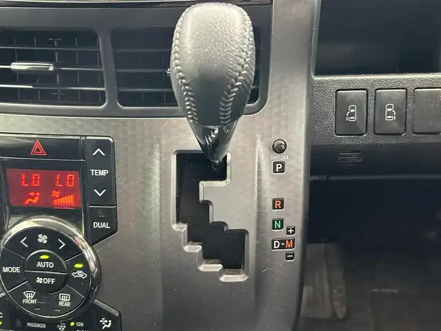 トヨタ ヴォクシー ZS 煌Z 鹿児島県 2013(平25)年 11.7万km ホワイトパールクリスタルシャイン アルパインナビ/(フルセグ/Bluetooth/DVD/CD)/前後ドライブレコーダー/後席モニター/バックカメラ/ＥＴＣ/両側パワースライドドア/純正アルミホイール/純正フロアマット/フロントフォグランプ/ドアバイザー/スマートキー/プッシュスタート