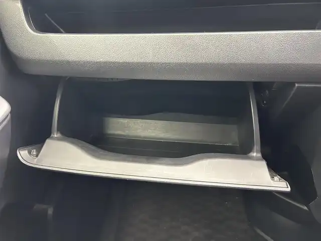 トヨタ ヴォクシー ZS 煌Z 鹿児島県 2013(平25)年 11.7万km ホワイトパールクリスタルシャイン アルパインナビ/(フルセグ/Bluetooth/DVD/CD)/前後ドライブレコーダー/後席モニター/バックカメラ/ＥＴＣ/両側パワースライドドア/純正アルミホイール/純正フロアマット/フロントフォグランプ/ドアバイザー/スマートキー/プッシュスタート