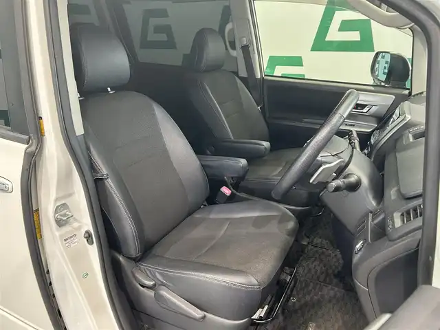 トヨタ ヴォクシー ZS 煌Z 鹿児島県 2013(平25)年 11.7万km ホワイトパールクリスタルシャイン アルパインナビ/(フルセグ/Bluetooth/DVD/CD)/前後ドライブレコーダー/後席モニター/バックカメラ/ＥＴＣ/両側パワースライドドア/純正アルミホイール/純正フロアマット/フロントフォグランプ/ドアバイザー/スマートキー/プッシュスタート