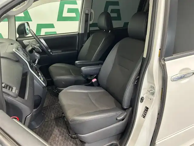 トヨタ ヴォクシー ZS 煌Z 鹿児島県 2013(平25)年 11.7万km ホワイトパールクリスタルシャイン アルパインナビ/(フルセグ/Bluetooth/DVD/CD)/前後ドライブレコーダー/後席モニター/バックカメラ/ＥＴＣ/両側パワースライドドア/純正アルミホイール/純正フロアマット/フロントフォグランプ/ドアバイザー/スマートキー/プッシュスタート