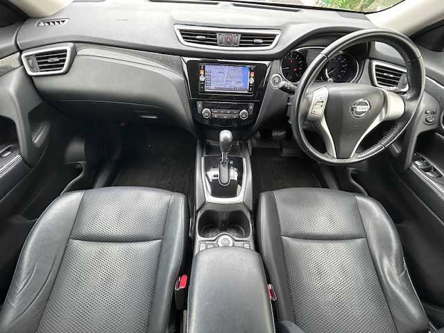日産 エクストレイル 20X エマージェンシーブレーキ 茨城県 2015(平27)年 11.1万km シルバー 純正ＳＤナビ　/-BT/AM/FM/CD/フルセグTV/ＥＴＣ　/バックカメラ　/D席N席シートヒーター　/コーナーセンサー前後　/ＬＥＤヘッドライト　/オートライト　/純正アルミホイール　/ダウンヒルアシストコントロール　/ルーフレール　/アイドリングストップ/純正フロアマット/パワーステアリング/禁煙車