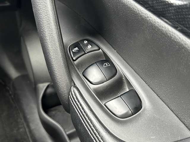 日産 エクストレイル 20X エマージェンシーブレーキ 茨城県 2015(平27)年 11.1万km シルバー 純正ＳＤナビ　/-BT/AM/FM/CD/フルセグTV/ＥＴＣ　/バックカメラ　/D席N席シートヒーター　/コーナーセンサー前後　/ＬＥＤヘッドライト　/オートライト　/純正アルミホイール　/ダウンヒルアシストコントロール　/ルーフレール　/アイドリングストップ/純正フロアマット/パワーステアリング/禁煙車