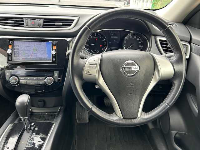 日産 エクストレイル 20X エマージェンシーブレーキ 茨城県 2015(平27)年 11.1万km シルバー 純正ＳＤナビ　/-BT/AM/FM/CD/フルセグTV/ＥＴＣ　/バックカメラ　/D席N席シートヒーター　/コーナーセンサー前後　/ＬＥＤヘッドライト　/オートライト　/純正アルミホイール　/ダウンヒルアシストコントロール　/ルーフレール　/アイドリングストップ/純正フロアマット/パワーステアリング/禁煙車