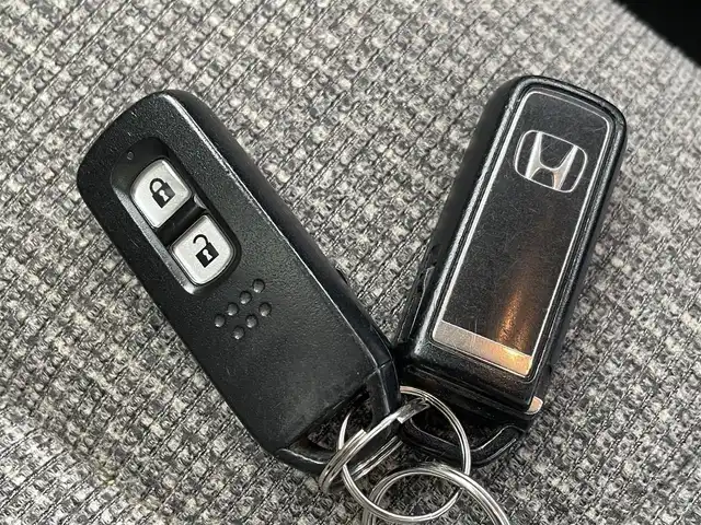 ホンダ Ｎ ＢＯＸ G ホンダセンシング 佐賀県 2019(令1)年 7万km クリスタルブラックパール 純正メモリーナビゲーション/・フルセグTV/CD/DVD/SD/USB/Bluetooth/バックカメラ/ビルトインETC/両側スライドドア/ISOFIX対応/ステアリングリモコン/純正LEDヘッドライト/・オートマチックハイビーム/純正フロアマット/取扱説明書/スペアキー１本/ホンダセンシング/・アダプディブクルーズコントロール/・衝突被害軽減ブレーキ/・先行車発進お知らせ機能/・路外逸脱抑制機能/・標識認識機能