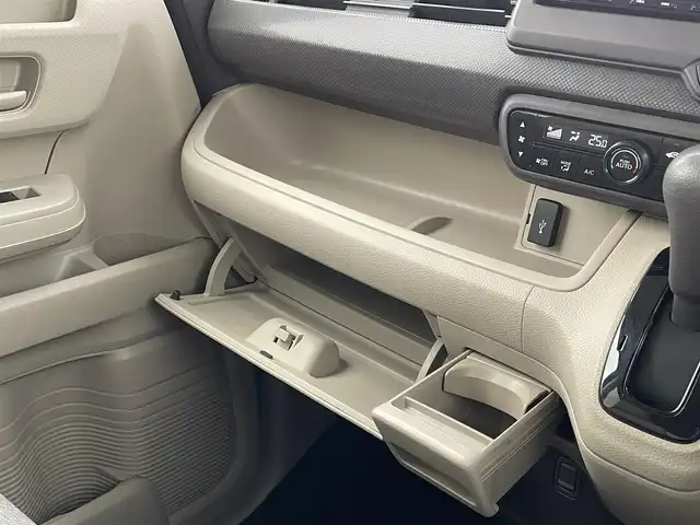 ホンダ Ｎ ＢＯＸ G ホンダセンシング 佐賀県 2019(令1)年 7万km クリスタルブラックパール 純正メモリーナビゲーション/・フルセグTV/CD/DVD/SD/USB/Bluetooth/バックカメラ/ビルトインETC/両側スライドドア/ISOFIX対応/ステアリングリモコン/純正LEDヘッドライト/・オートマチックハイビーム/純正フロアマット/取扱説明書/スペアキー１本/ホンダセンシング/・アダプディブクルーズコントロール/・衝突被害軽減ブレーキ/・先行車発進お知らせ機能/・路外逸脱抑制機能/・標識認識機能