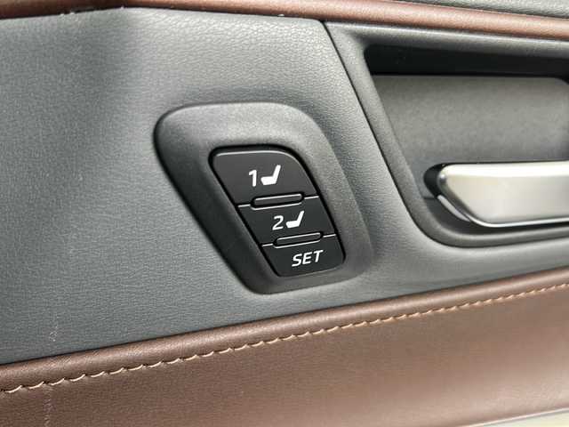 トヨタ ハリアー Z レザーパッケージ 岐阜県 2020(令2)年 3.2万km ホワイトパールクリスタルシャイン ワンオーナー/JBLプレミアムサウンド/デジタルインナーミラー/レザーシート/電動リアゲート/ETC2.0/レーダー（ZERO808LV）/純正メーカーマルチ12.3インチナビ/（フルセグ、AM、FM、BT、USB、Miracast)/バックカメラ/レーダークルーズコントロール/プリクラッシュセーフティ/ブラインドスポットモニター/レーントレーニングアシスト/リアクロストラフィックアラート/パーキングサポートブレーキ/先行車発進お知らせ機能/アダプティクハイビームシステム/ロードサインアシスト/ヘッドアップディスプレイ/クリアランスソナー/革巻きステアリング/ステアリングスイッチ/ステアリングヒーター/パワーシート/シートヒーター/ベンチレーション/置くだけ充電/電動パーキングブレーキ/オートホールド/ISOFIX/LEDヘッドライト/フォグライト/純正ドアバイザー／マット/スマートキー×２/プッシュスタート