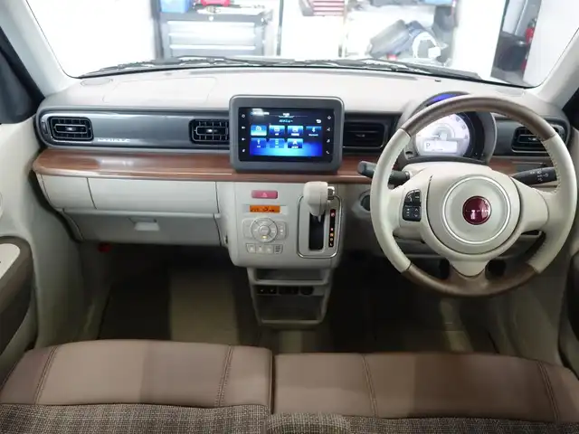 スズキ ラパン ＬＣ X 静岡県 2022(令4)年 1.7万km フォーンベージュメタリック/アーバンブラウン 2トーン ワンオーナー／禁煙車/走行距離17千キロ/フォーンベージュメタリック／アーバンブラウン　2トーン/スズキセーフティサポート/　・デュアルカメラブレーキサポート/　・誤発進抑制機能/　・車線逸脱抑制機能/　・ふらつき警報/　・先行車発進のお知らせ/　・ハイビームアシスト/　・標識認識機能/　・後退時ブレーキサポート/　・後方誤発進抑制機能/　・リアパーキングセンサー/メーカー純正ディスプレイオーディオ/　AM.FM/BT/USB/ミラキャスト/バックカメラ/ビルトインETC/革巻きステアリング/ステアリングリモコン/純正前後ドライブレコーダー/ハーフレザーシート/前席シートヒーター/プッシュスタート／スマートキー/純正ドアバイザー／フロアマット/取扱説明書／保証書