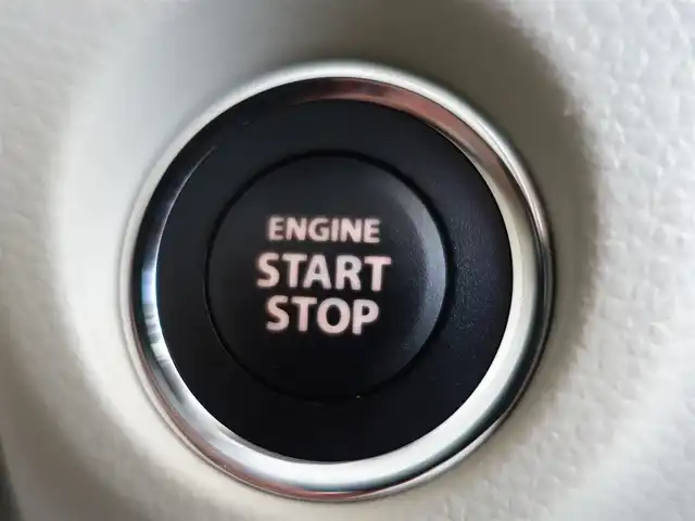 スズキ ラパン ＬＣ X 静岡県 2022(令4)年 1.7万km フォーンベージュメタリック/アーバンブラウン 2トーン ワンオーナー／禁煙車/走行距離17千キロ/フォーンベージュメタリック／アーバンブラウン　2トーン/スズキセーフティサポート/　・デュアルカメラブレーキサポート/　・誤発進抑制機能/　・車線逸脱抑制機能/　・ふらつき警報/　・先行車発進のお知らせ/　・ハイビームアシスト/　・標識認識機能/　・後退時ブレーキサポート/　・後方誤発進抑制機能/　・リアパーキングセンサー/メーカー純正ディスプレイオーディオ/　AM.FM/BT/USB/ミラキャスト/バックカメラ/ビルトインETC/革巻きステアリング/ステアリングリモコン/純正前後ドライブレコーダー/ハーフレザーシート/前席シートヒーター/プッシュスタート／スマートキー/純正ドアバイザー／フロアマット/取扱説明書／保証書
