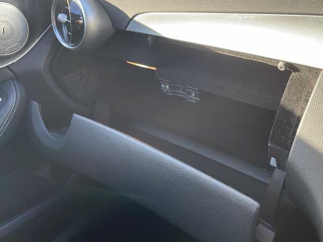 メルセデス・ベンツ Ｃ２２０ｄ ワゴン ローレウスエディション 静岡県 2017(平29)年 7.8万km ダイヤモンドホワイト /純正ナビ/地デジTV//純正CD/DVD/Bluetooth//バックカメラ//サンルーフ//レザーシート//シートヒーター//パワーバックドア//純正18インチAW//LEDヘッドライト//キーレスゴー//スマートキー//スペアキー//保証書//取説