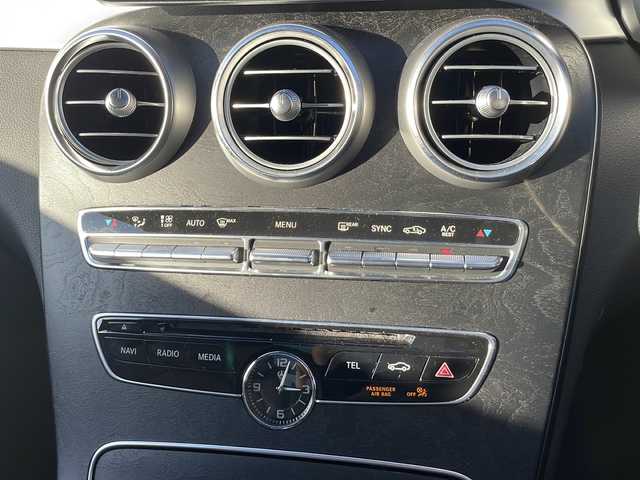 メルセデス・ベンツ Ｃ２２０ｄ ワゴン ローレウスエディション 静岡県 2017(平29)年 7.8万km ダイヤモンドホワイト /純正ナビ/地デジTV//純正CD/DVD/Bluetooth//バックカメラ//サンルーフ//レザーシート//シートヒーター//パワーバックドア//純正18インチAW//LEDヘッドライト//キーレスゴー//スマートキー//スペアキー//保証書//取説