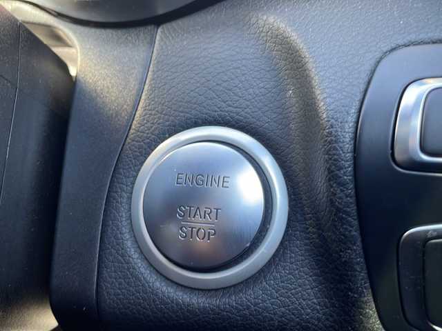 メルセデス・ベンツ Ｃ２２０ｄ ワゴン ローレウスエディション 静岡県 2017(平29)年 7.8万km ダイヤモンドホワイト /純正ナビ/地デジTV//純正CD/DVD/Bluetooth//バックカメラ//サンルーフ//レザーシート//シートヒーター//パワーバックドア//純正18インチAW//LEDヘッドライト//キーレスゴー//スマートキー//スペアキー//保証書//取説