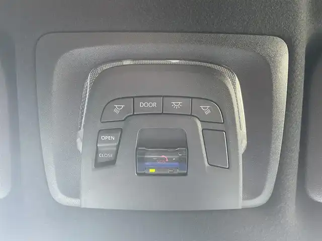 トヨタ カローラ クロス ハイブリッド Z 福岡県 2024(令6)年 0.1万km プラチナホワイトパールマイカ ワンオーナー/純正メーカーナビ/（Bluetooth対応/フルセグTV/AM/FM）/サンルーフ/レーダークルーズコントロール/ブラインドスポットモニター/360度カメラ/バックカメラ/前席シートヒーター/置くだけ充電/パワーバックドア/ルーフレール/ビルトインETC/純正フロアマット/純正アルミホイール/プッシュスタート/ハーフレザー/保証書/取扱説明書/スペアキー/スマートキー