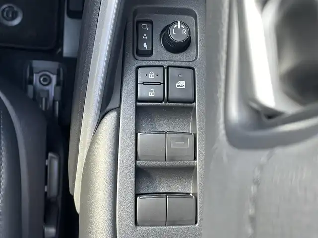 トヨタ カローラ クロス ハイブリッド Z 福岡県 2024(令6)年 0.1万km プラチナホワイトパールマイカ ワンオーナー/純正メーカーナビ/（Bluetooth対応/フルセグTV/AM/FM）/サンルーフ/レーダークルーズコントロール/ブラインドスポットモニター/360度カメラ/バックカメラ/前席シートヒーター/置くだけ充電/パワーバックドア/ルーフレール/ビルトインETC/純正フロアマット/純正アルミホイール/プッシュスタート/ハーフレザー/保証書/取扱説明書/スペアキー/スマートキー