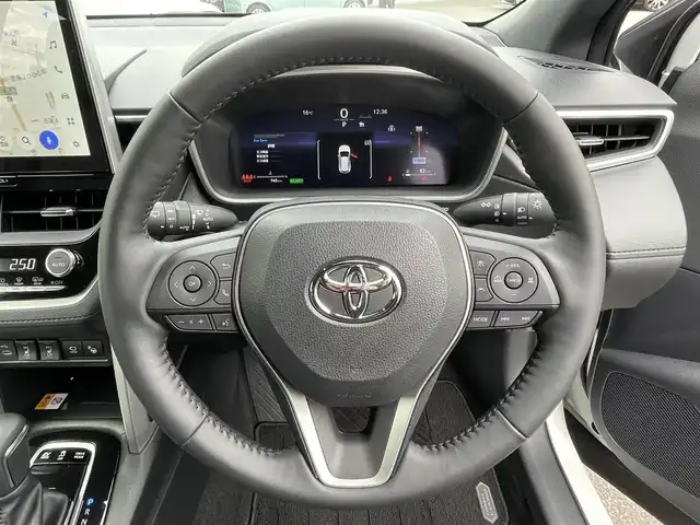 トヨタ カローラ クロス ハイブリッド Z 福岡県 2024(令6)年 0.1万km プラチナホワイトパールマイカ ワンオーナー/純正メーカーナビ/（Bluetooth対応/フルセグTV/AM/FM）/サンルーフ/レーダークルーズコントロール/ブラインドスポットモニター/360度カメラ/バックカメラ/前席シートヒーター/置くだけ充電/パワーバックドア/ルーフレール/ビルトインETC/純正フロアマット/純正アルミホイール/プッシュスタート/ハーフレザー/保証書/取扱説明書/スペアキー/スマートキー