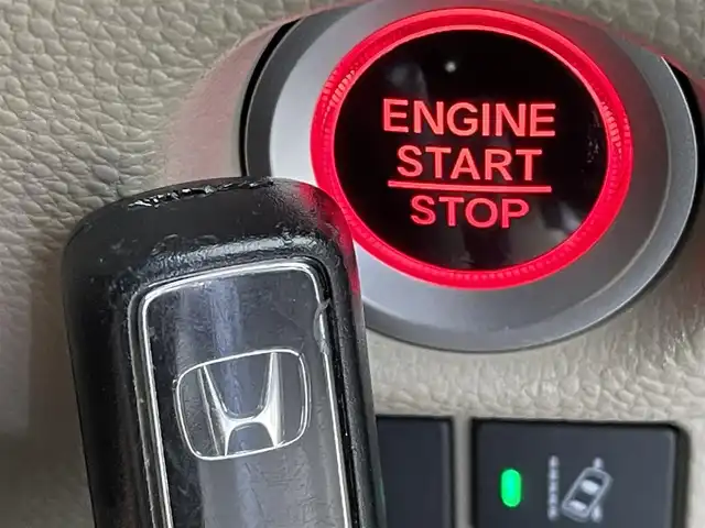 ホンダ Ｎ ＢＯＸ G ホンダセンシング 道央・札幌 2020(令2)年 5.1万km ルナシルバーM ・ワンオーナー/・４WD/・社外ナビ/・バックカメラ/・ビルトインETC/・前後ドラレコ/・ホンダセンシング/・レーダークルーズコントロール/・レーンキープアシスト/・オートハイビーム/・クリアランスソナー/・前席シートヒーター/・両側スライドドア/・LEDヘッドライト/・オートライト/・プッシュスタート/・スマートキー/・フロアマット/・ドアバイザー/・保証書/・取説
