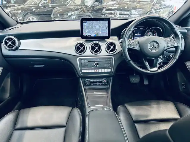 メルセデス・ベンツ ＧＬＡ２２０ 4マチック 大阪府 2019(令1)年 4.9万km コスモスブラック プレミアムP/レーダーセーフティP/サンルーフ/ハーマンカードン/黒革/メモリ付きパワーシート/シートヒーター/純正ナビ/TV/バックカメラ/applecarplay/純正18インチAW/LEDヘッドライト/電動リアゲート/ACC/ブラインドスポット