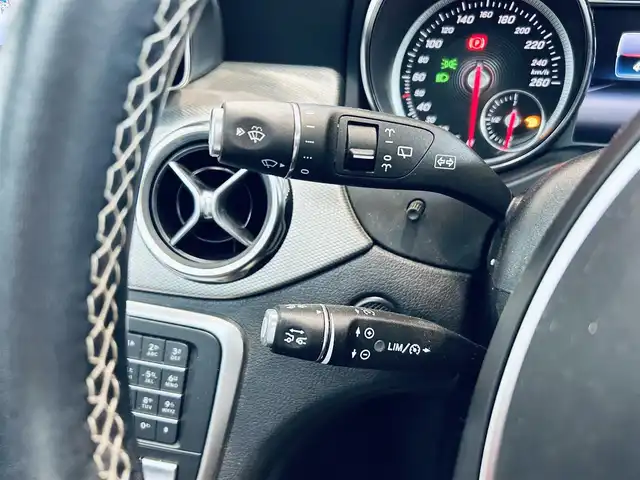 メルセデス・ベンツ ＧＬＡ２２０ 4マチック 大阪府 2019(令1)年 4.9万km コスモスブラック プレミアムP/レーダーセーフティP/サンルーフ/ハーマンカードン/黒革/メモリ付きパワーシート/シートヒーター/純正ナビ/TV/バックカメラ/applecarplay/純正18インチAW/LEDヘッドライト/電動リアゲート/ACC/ブラインドスポット