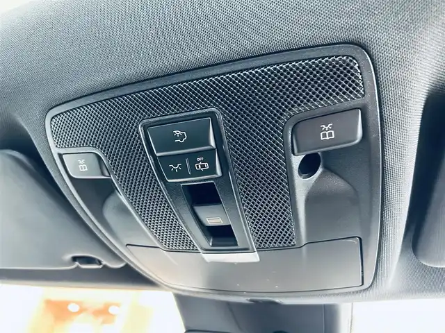 メルセデス・ベンツ ＧＬＡ２２０ 4マチック 大阪府 2019(令1)年 4.9万km コスモスブラック プレミアムP/レーダーセーフティP/サンルーフ/ハーマンカードン/黒革/メモリ付きパワーシート/シートヒーター/純正ナビ/TV/バックカメラ/applecarplay/純正18インチAW/LEDヘッドライト/電動リアゲート/ACC/ブラインドスポット