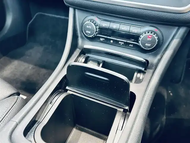 メルセデス・ベンツ ＧＬＡ２２０ 4マチック 大阪府 2019(令1)年 4.9万km コスモスブラック プレミアムP/レーダーセーフティP/サンルーフ/ハーマンカードン/黒革/メモリ付きパワーシート/シートヒーター/純正ナビ/TV/バックカメラ/applecarplay/純正18インチAW/LEDヘッドライト/電動リアゲート/ACC/ブラインドスポット