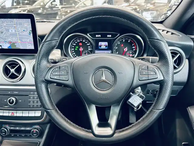 メルセデス・ベンツ ＧＬＡ２２０ 4マチック 大阪府 2019(令1)年 4.9万km コスモスブラック プレミアムP/レーダーセーフティP/サンルーフ/ハーマンカードン/黒革/メモリ付きパワーシート/シートヒーター/純正ナビ/TV/バックカメラ/applecarplay/純正18インチAW/LEDヘッドライト/電動リアゲート/ACC/ブラインドスポット
