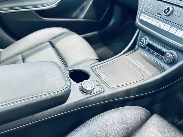 メルセデス・ベンツ ＧＬＡ２２０ 4マチック 大阪府 2019(令1)年 4.9万km コスモスブラック プレミアムP/レーダーセーフティP/サンルーフ/ハーマンカードン/黒革/メモリ付きパワーシート/シートヒーター/純正ナビ/TV/バックカメラ/applecarplay/純正18インチAW/LEDヘッドライト/電動リアゲート/ACC/ブラインドスポット