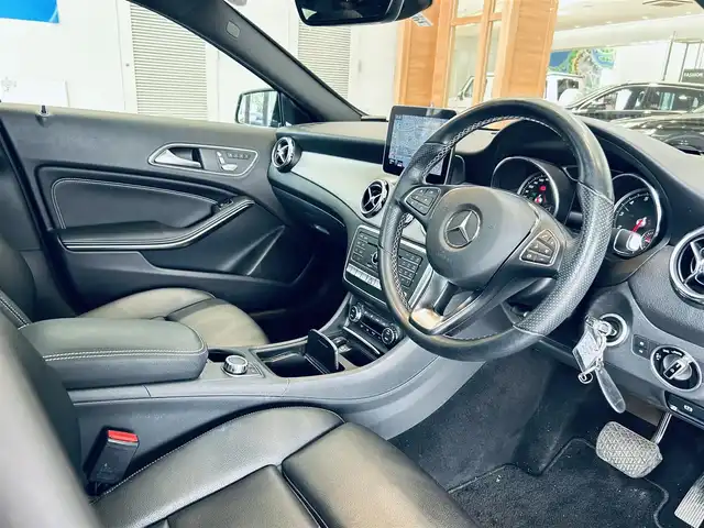 メルセデス・ベンツ ＧＬＡ２２０ 4マチック 大阪府 2019(令1)年 4.9万km コスモスブラック プレミアムP/レーダーセーフティP/サンルーフ/ハーマンカードン/黒革/メモリ付きパワーシート/シートヒーター/純正ナビ/TV/バックカメラ/applecarplay/純正18インチAW/LEDヘッドライト/電動リアゲート/ACC/ブラインドスポット