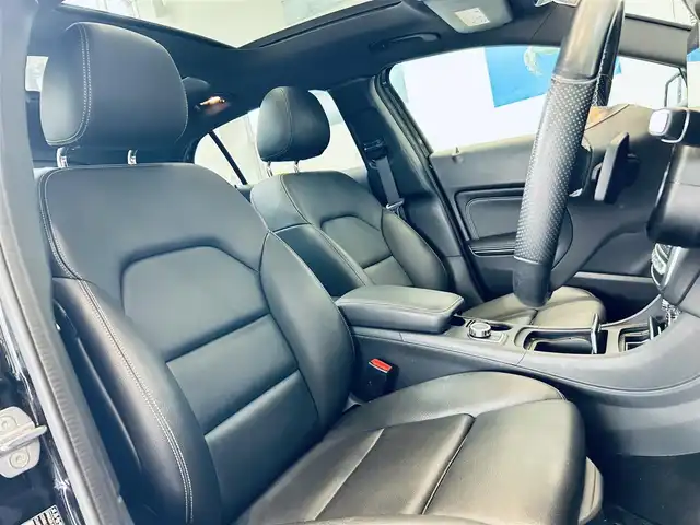 メルセデス・ベンツ ＧＬＡ２２０ 4マチック 大阪府 2019(令1)年 4.9万km コスモスブラック プレミアムP/レーダーセーフティP/サンルーフ/ハーマンカードン/黒革/メモリ付きパワーシート/シートヒーター/純正ナビ/TV/バックカメラ/applecarplay/純正18インチAW/LEDヘッドライト/電動リアゲート/ACC/ブラインドスポット
