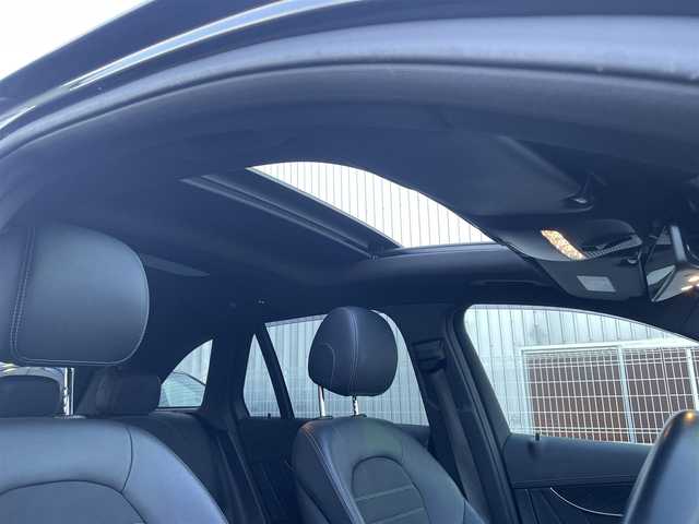 メルセデス・ベンツ ＧＬＣ２２０ d 4マチック AMGライン 大阪府 2020(令2)年 7.9万km オブシディアンブラック ワンオーナー/純正１０．３インチナビ/（フルセグ／ＢＴ）/サンルーフ/レーダークルーズコントロール/全方位モニター/ブラインドスポットモニター/パドルシフト/コーナーセンサー/衝突軽減システム/レーンキープアシスト/電動リアゲート/ハーフレザー（ブラック）/前席パワーシート/前席メモリーシート/全席シートヒーター/前後ドライブレコーダー/ETC2.0/純正19インチAW/保証書/取り扱い説明書/スペアキー