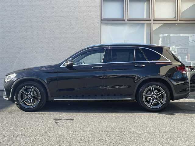 メルセデス・ベンツ ＧＬＣ２２０ d 4マチック AMGライン 大阪府 2020(令2)年 7.9万km オブシディアンブラック ワンオーナー/純正１０．３インチナビ/（フルセグ／ＢＴ）/サンルーフ/レーダークルーズコントロール/全方位モニター/ブラインドスポットモニター/パドルシフト/コーナーセンサー/衝突軽減システム/レーンキープアシスト/電動リアゲート/ハーフレザー（ブラック）/前席パワーシート/前席メモリーシート/全席シートヒーター/前後ドライブレコーダー/ETC2.0/純正19インチAW/保証書/取り扱い説明書/スペアキー
