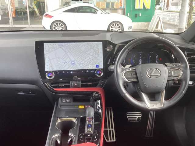 レクサス ＮＸ 350h Fスポーツ 東京都 2021(令3)年 2.8万km ホワイトノーヴァガラスフレーク 純正メーカーナビ/【BT・USB・フルセグ・Miracast】/Mark Levinsonプレミアムサウンド/Lexus Safety System　＋/【アドバンスドパーク・アダプティブクルーズコントロール（ACC）・オートマチックハイビーム（AHB）・レーンデパーチャーアシスト（LDA）・レーントレーシングアシスト（LTA）・ブラインドスポットモニター（BSM）・プリクラッシュセーフティ（PCS）・前後クリアランスソナー（ICS）・横滑り防止装置（ESC】/パノラミックビューモニター/デジタルインナーミラー/サンルーフ/純正前後ドラレコ/ビルトインETC2.0/パドルシフト/置くだけ充電/パワーバックドア/ステアリングヒーター/前席シートヒーター/エアシート/前席パワーシート/D席ポジションメモリシート/USB入力端子/W＋サイドエアバッグ/純正20インチAW/純正フロアマット/LEDヘッドライト/オートライト/フォグランプ/取扱説明書/新車保証書/スペアキー