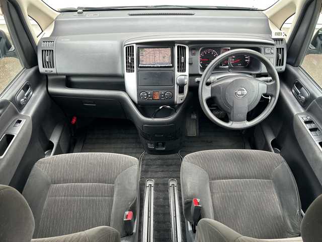 日産 セレナ 20S 秋田県 2009(平21)年 17.1万km ブリリアントシルバー ・リモコンキー/・バックカメラ/・ＥＴＣ/・オートライト/・純正メモリナビ/　ＣＤ，ＤＶＤ再生機能有/・両側スライドドア/・３列シート/・ＣＬＥＡＮ　ＩＯＮ/・純正フロアマット/・オートエアコン/・ドアバイザー/・リモコンキー/・夏タイヤ積込