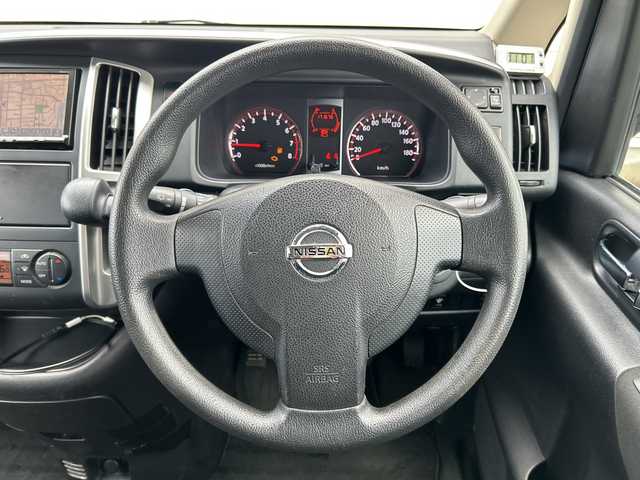 日産 セレナ 20S 秋田県 2009(平21)年 17.1万km ブリリアントシルバー ・リモコンキー/・バックカメラ/・ＥＴＣ/・オートライト/・純正メモリナビ/　ＣＤ，ＤＶＤ再生機能有/・両側スライドドア/・３列シート/・ＣＬＥＡＮ　ＩＯＮ/・純正フロアマット/・オートエアコン/・ドアバイザー/・リモコンキー/・夏タイヤ積込