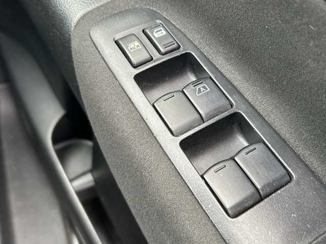 日産 セレナ 20S 秋田県 2009(平21)年 17.1万km ブリリアントシルバー ・リモコンキー/・バックカメラ/・ＥＴＣ/・オートライト/・純正メモリナビ/　ＣＤ，ＤＶＤ再生機能有/・両側スライドドア/・３列シート/・ＣＬＥＡＮ　ＩＯＮ/・純正フロアマット/・オートエアコン/・ドアバイザー/・リモコンキー/・夏タイヤ積込