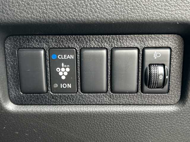 日産 セレナ 20S 秋田県 2009(平21)年 17.1万km ブリリアントシルバー ・リモコンキー/・バックカメラ/・ＥＴＣ/・オートライト/・純正メモリナビ/　ＣＤ，ＤＶＤ再生機能有/・両側スライドドア/・３列シート/・ＣＬＥＡＮ　ＩＯＮ/・純正フロアマット/・オートエアコン/・ドアバイザー/・リモコンキー/・夏タイヤ積込