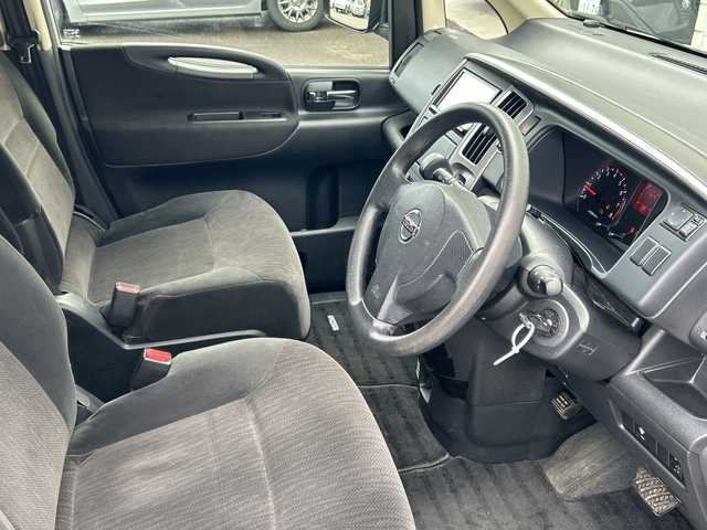 日産 セレナ 20S 秋田県 2009(平21)年 17.1万km ブリリアントシルバー ・リモコンキー/・バックカメラ/・ＥＴＣ/・オートライト/・純正メモリナビ/　ＣＤ，ＤＶＤ再生機能有/・両側スライドドア/・３列シート/・ＣＬＥＡＮ　ＩＯＮ/・純正フロアマット/・オートエアコン/・ドアバイザー/・リモコンキー/・夏タイヤ積込