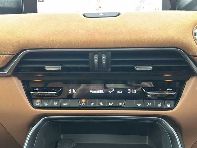 マツダ ＣＸ－６０ XD HV プレミアムスポーツ 道東・釧路十勝 2023(令5)年 7.7万km ロジウムホワイトプレミアムメタリック 4WD/純正革シート(黄土色)　/サンルーフ　/純正１２インチSDナビ　/(AM/FM/フルセグＴＶ/ＤＶＤ再生/Ｂｌｕｅｔｏｏｔｈ接続)/ＢＯＳＥプレミアムサウンドスピーカー　/全方位カメラ　/前後ドライブレコーダー　/ＥＴＣ　/前席パワーシート　/全席シートヒーター/前席エアシート/ステアリングヒーター/電動パーキングブレーキ/マツダ・レーダー・クルーズ・コントロール/パドルシフト/前後コーナーセンサー/レーンアシスト/スマート・シティ・ブレーキ・サポート/横滑り防止装置/アイドリングストップ/スマートキー/プッシュスタート/純正LEDヘッドライト/純正フロアマット/社外18インチアルミホイール/サマータイヤ積み込み/・235/50/R20/・純正アルミホイール/・溝3ミリ